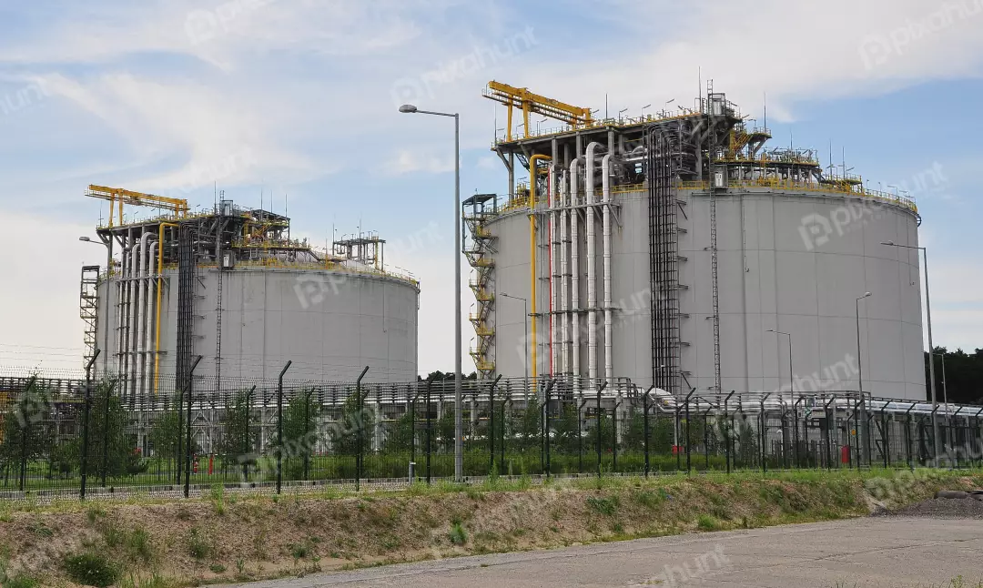 Large Industrial Liquefied Natural Gas Storage Tanks with Pipelines and Fencing