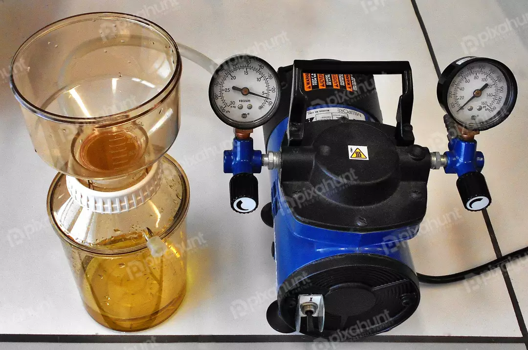 Laboratory Vacuum Filtration Setup for Scientific Research and Chemical Liquid Separation