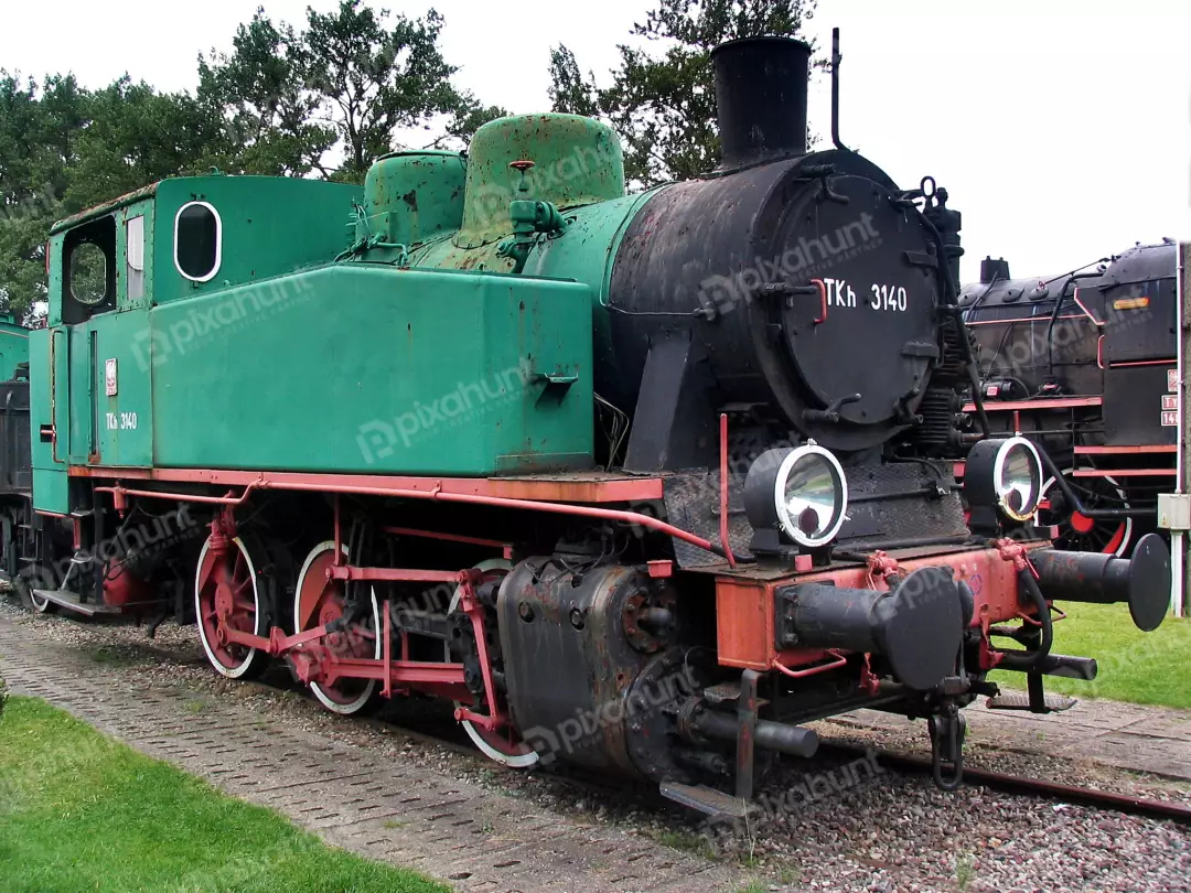 Historic Green and Black TKh 3140 Steam Locomotive on Display