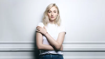 Actress Sophie Turner in White T-Shirt with Crossed Arms Posing image