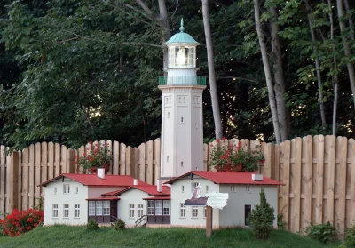 Detailed Model of a Historic Lighthouse with Red-Roofed Houses image
