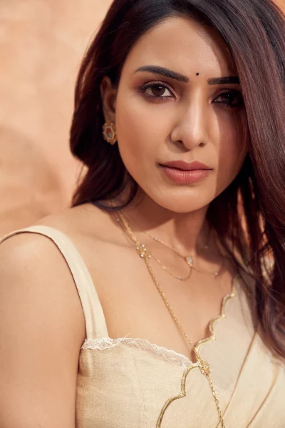 Captivating Samantha Ruth Prabhu Posing Elegantly in Traditional Indian Attire, Cinematic Wallpaper image