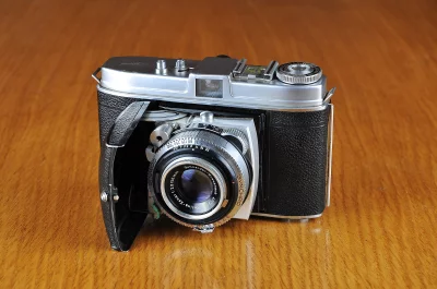 Classic Kodak Retina Folding Camera with Schneider-Kreuznach Lens on Wooden Surface image